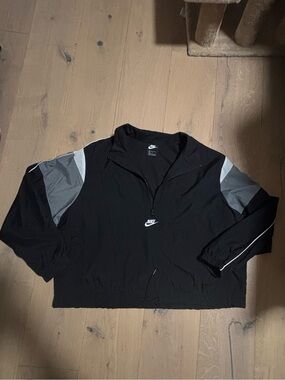 Nike Black and Gray Pullover Windbreaker